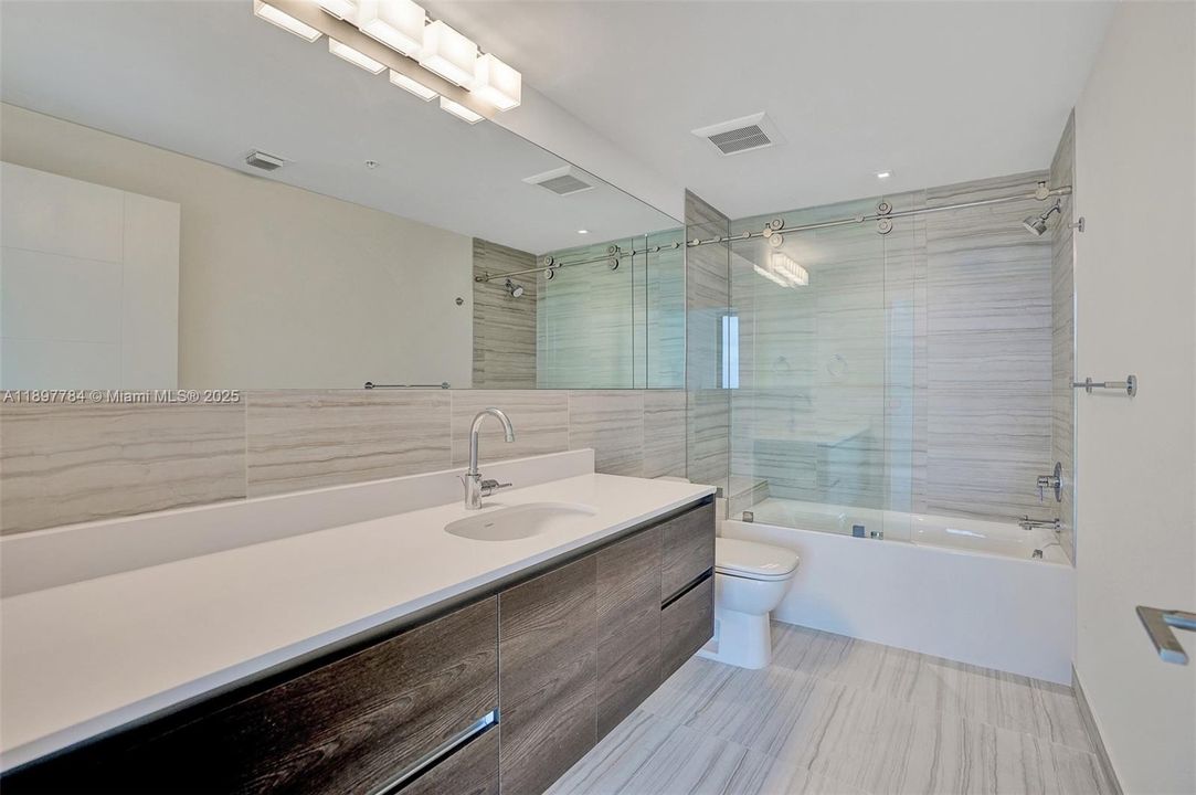 Active With Contract: $5,500 (2 beds, 2 baths, 1032 Square Feet)