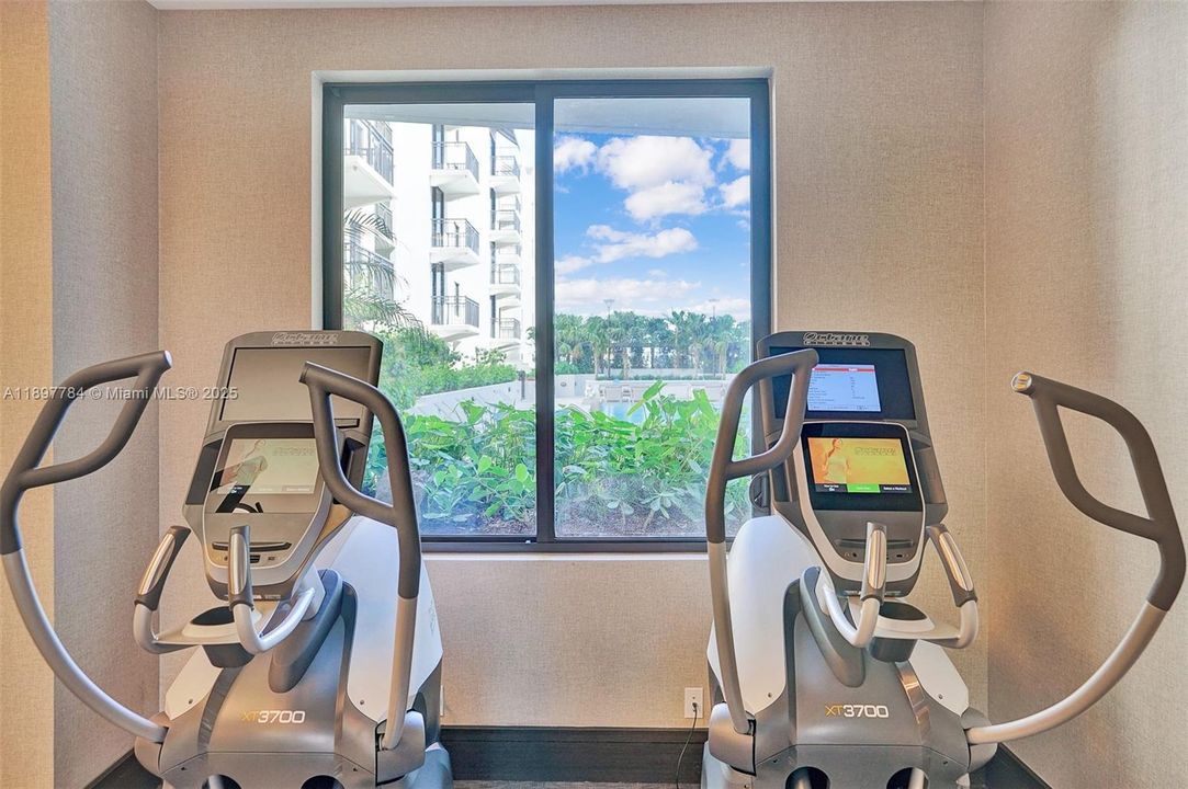 Active With Contract: $5,500 (2 beds, 2 baths, 1032 Square Feet)