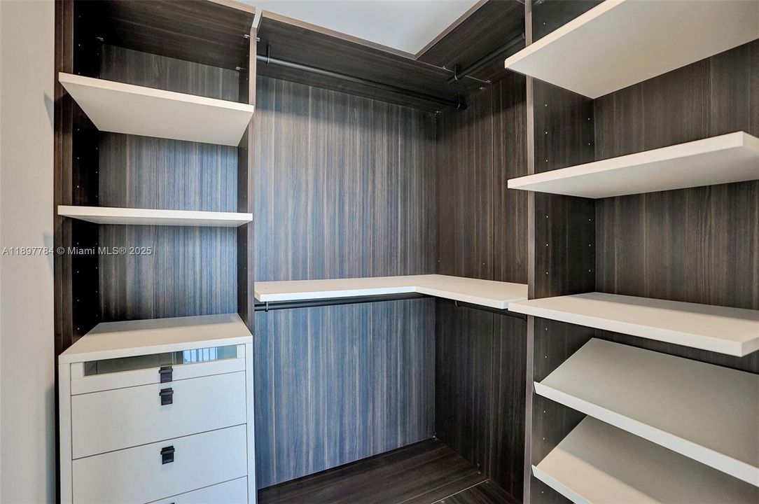 Active With Contract: $5,500 (2 beds, 2 baths, 1032 Square Feet)