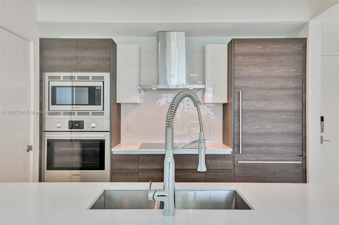 Active With Contract: $5,500 (2 beds, 2 baths, 1032 Square Feet)