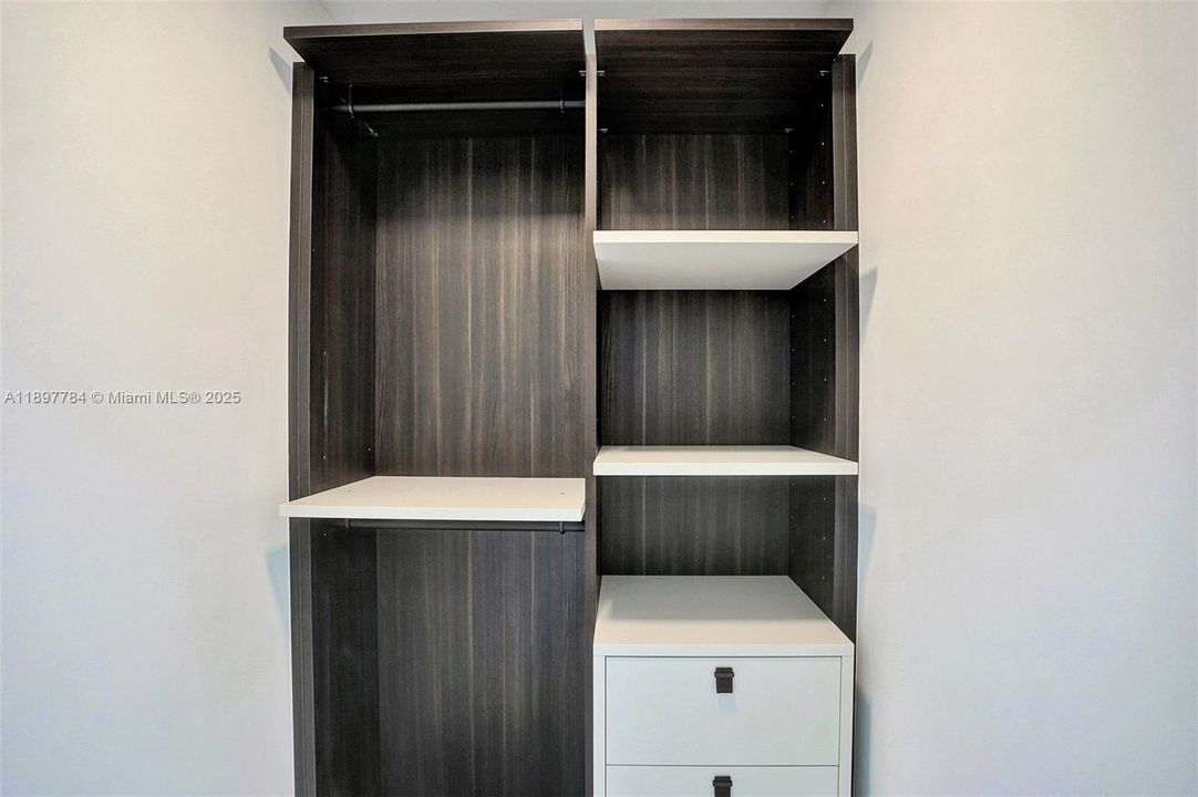 Active With Contract: $5,500 (2 beds, 2 baths, 1032 Square Feet)