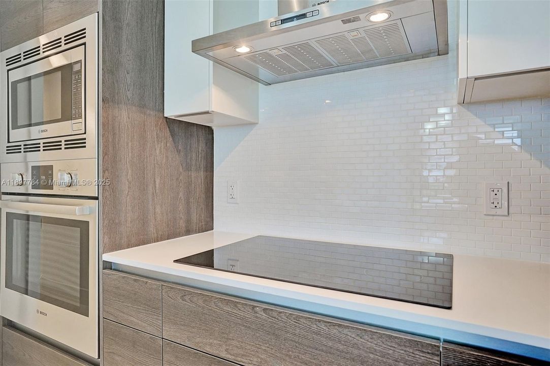 Active With Contract: $5,500 (2 beds, 2 baths, 1032 Square Feet)