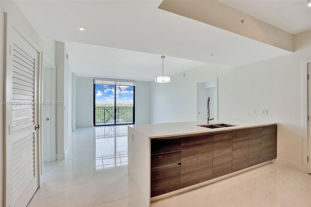 Active With Contract: $5,500 (2 beds, 2 baths, 1032 Square Feet)