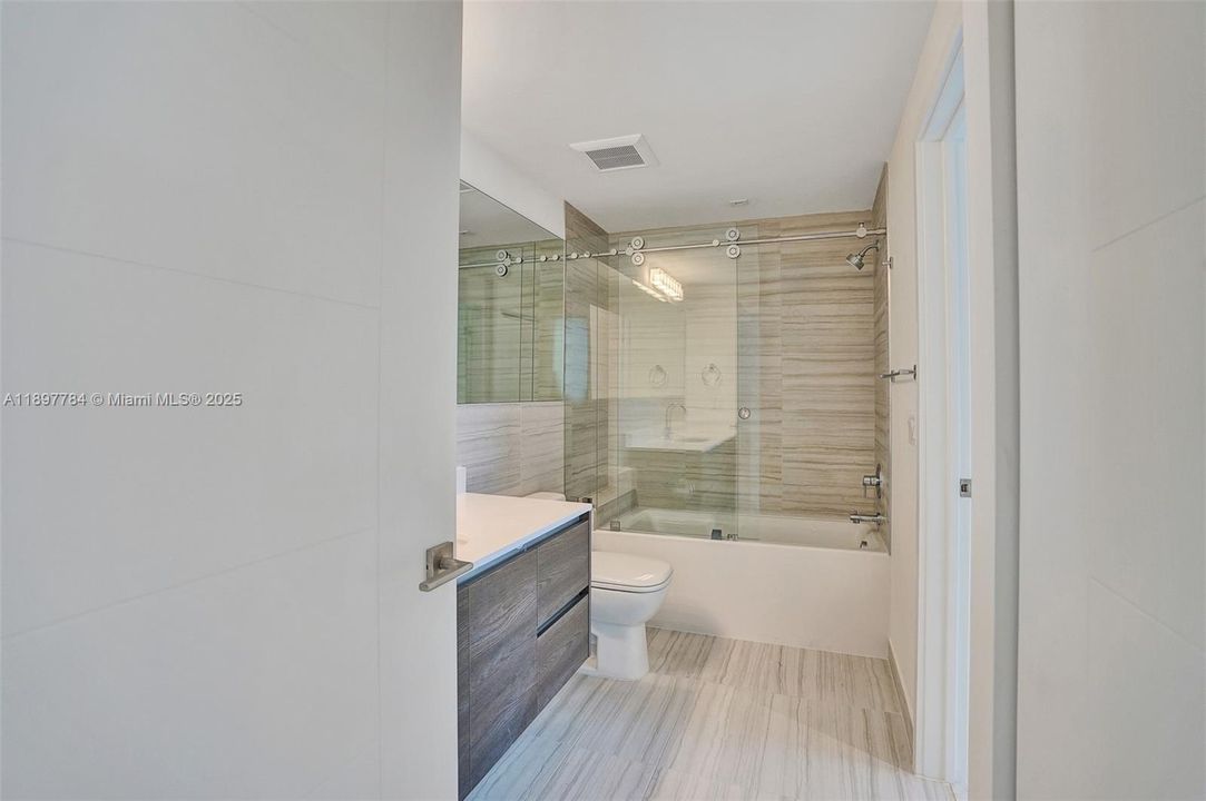 Active With Contract: $5,500 (2 beds, 2 baths, 1032 Square Feet)