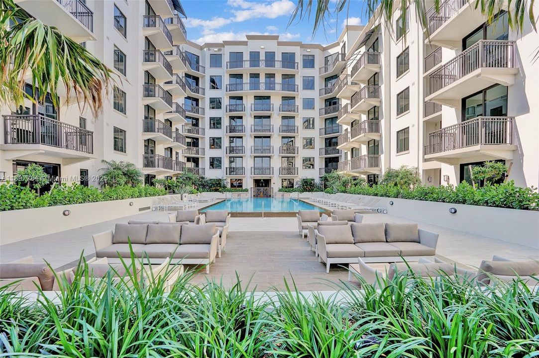 Active With Contract: $5,500 (2 beds, 2 baths, 1032 Square Feet)