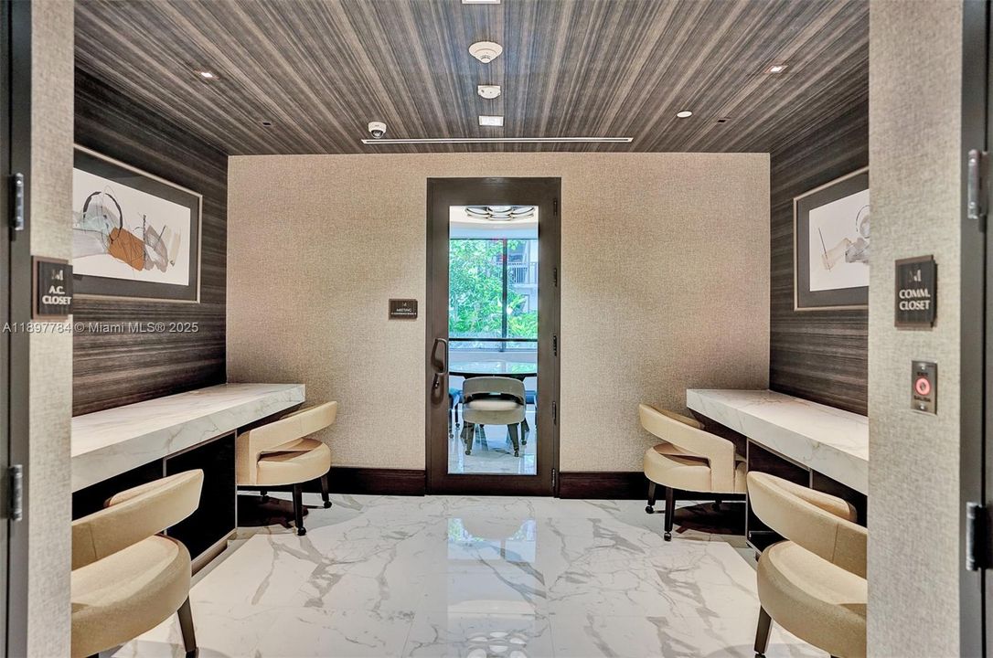 Active With Contract: $5,500 (2 beds, 2 baths, 1032 Square Feet)