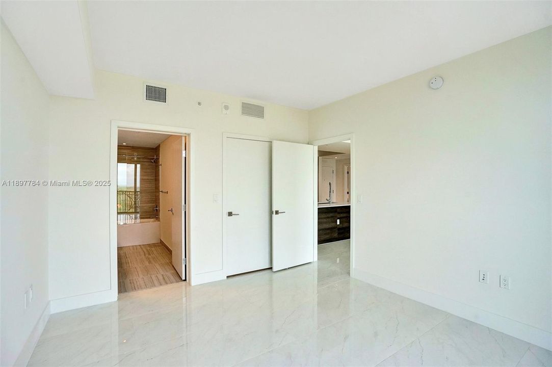 Active With Contract: $5,500 (2 beds, 2 baths, 1032 Square Feet)