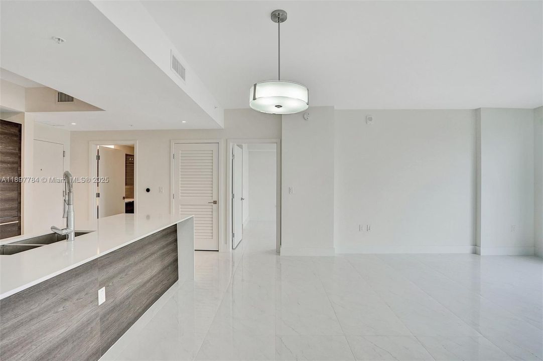 Active With Contract: $5,500 (2 beds, 2 baths, 1032 Square Feet)