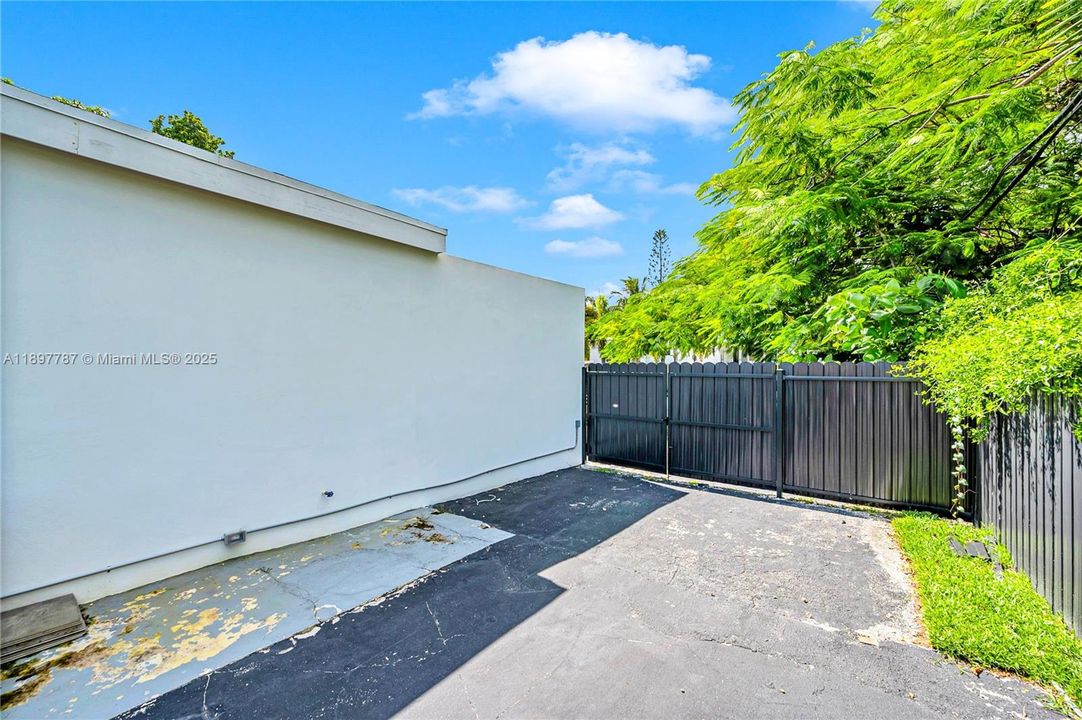 Active With Contract: $840,000 (4 beds, 3 baths, 2241 Square Feet)