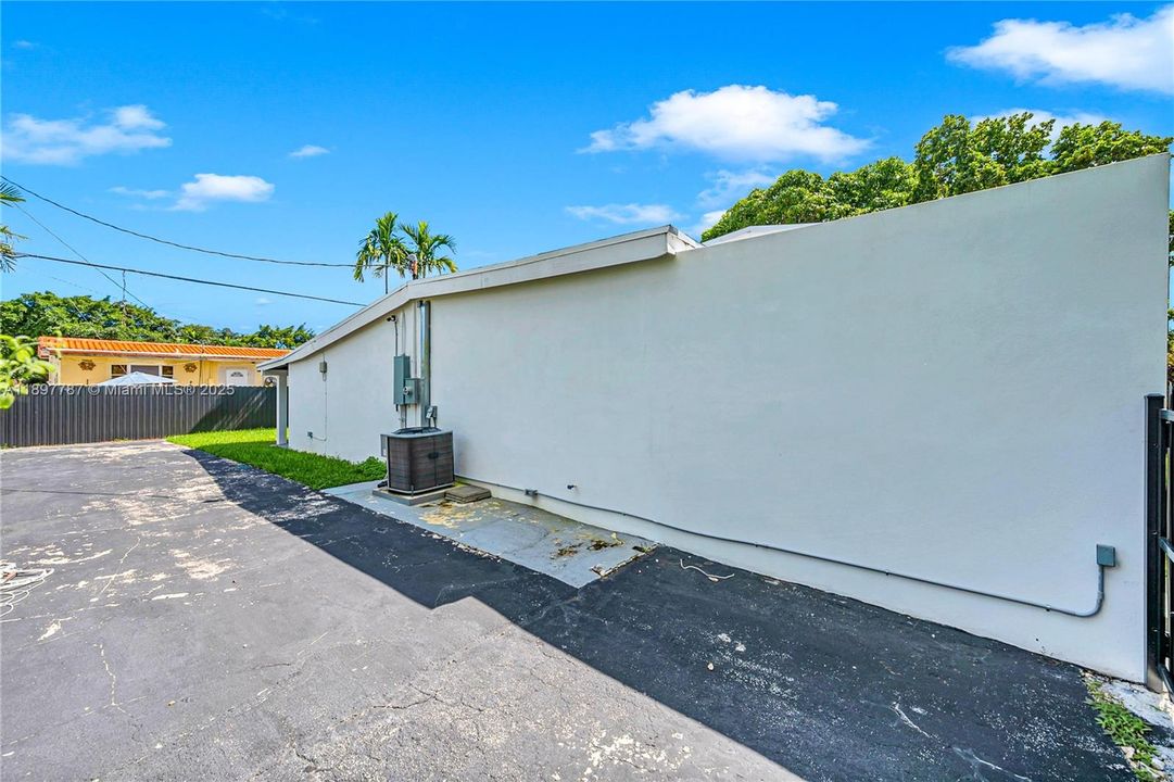 Active With Contract: $840,000 (4 beds, 3 baths, 2241 Square Feet)