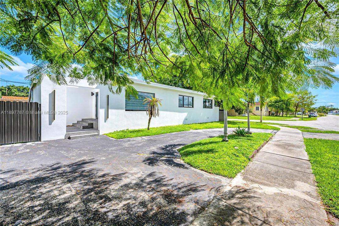 Active With Contract: $840,000 (4 beds, 3 baths, 2241 Square Feet)