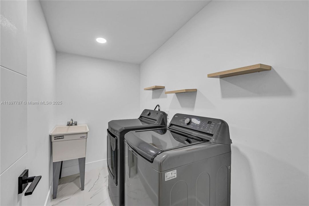 Active With Contract: $840,000 (4 beds, 3 baths, 2241 Square Feet)