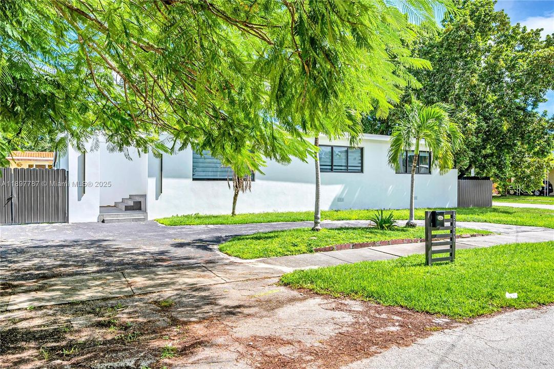 Active With Contract: $840,000 (4 beds, 3 baths, 2241 Square Feet)