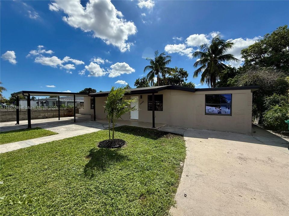 Active With Contract: $539,000 (4 beds, 3 baths, 1323 Square Feet)