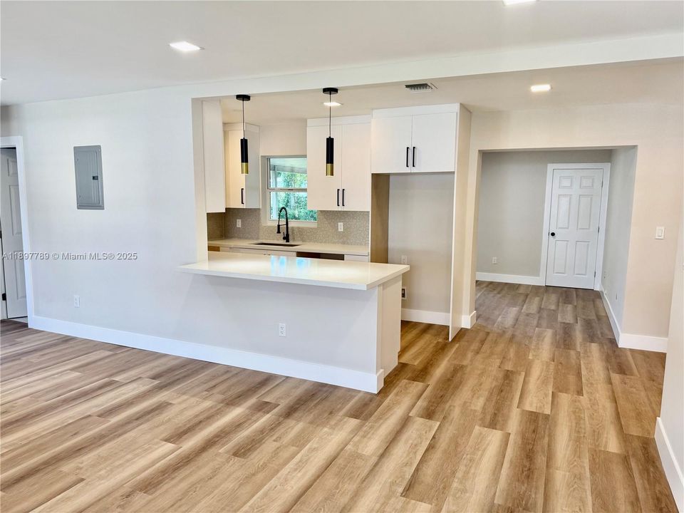 Active With Contract: $539,000 (4 beds, 3 baths, 1323 Square Feet)