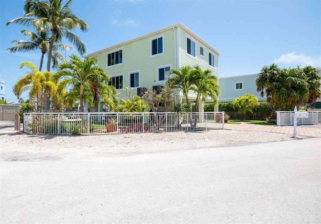 待售: $2,490,000 (4 贝兹, 3 浴室, 2508 平方英尺)