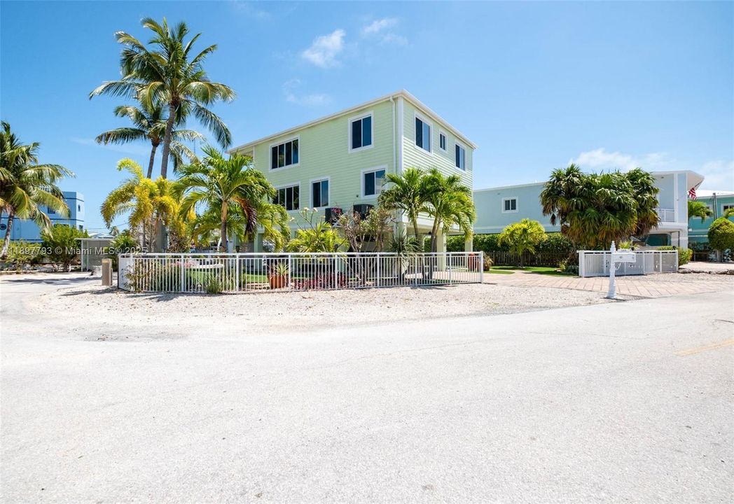 待售: $2,490,000 (4 贝兹, 3 浴室, 2508 平方英尺)