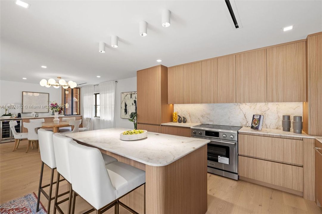 En Venta: $2,388,500 (4 camas, 3 baños, 2201 Pies cuadrados)