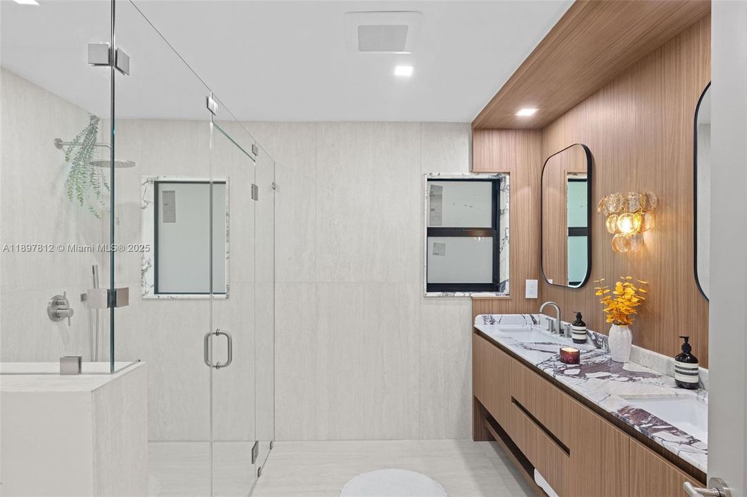 En Venta: $2,388,500 (4 camas, 3 baños, 2201 Pies cuadrados)