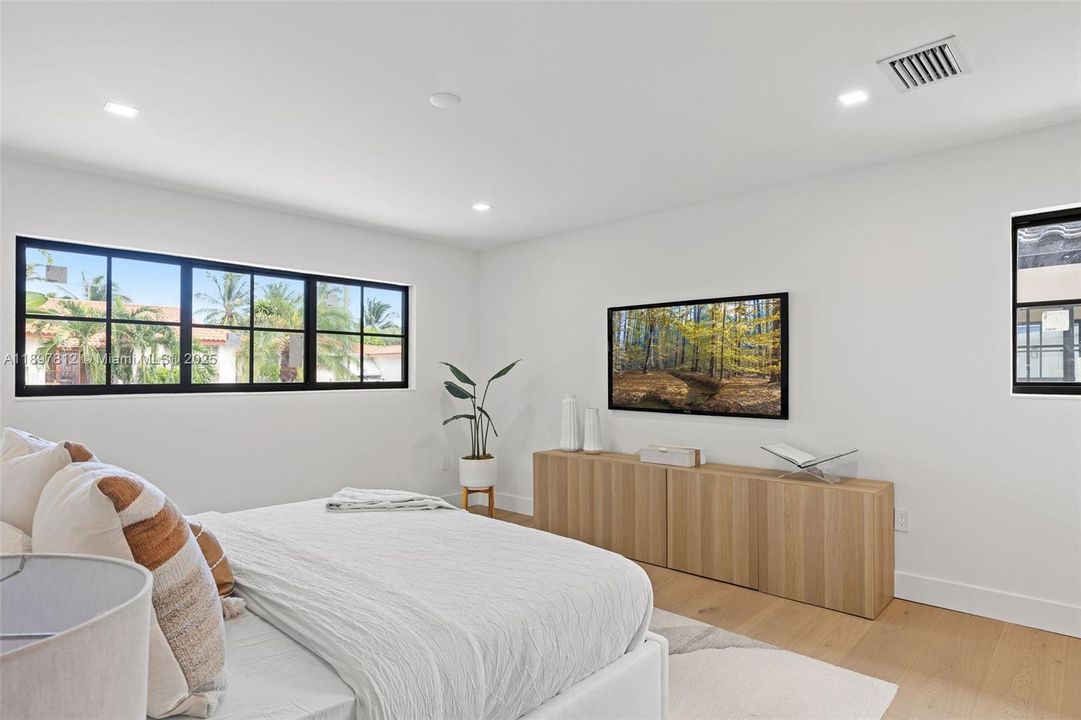 En Venta: $2,388,500 (4 camas, 3 baños, 2201 Pies cuadrados)