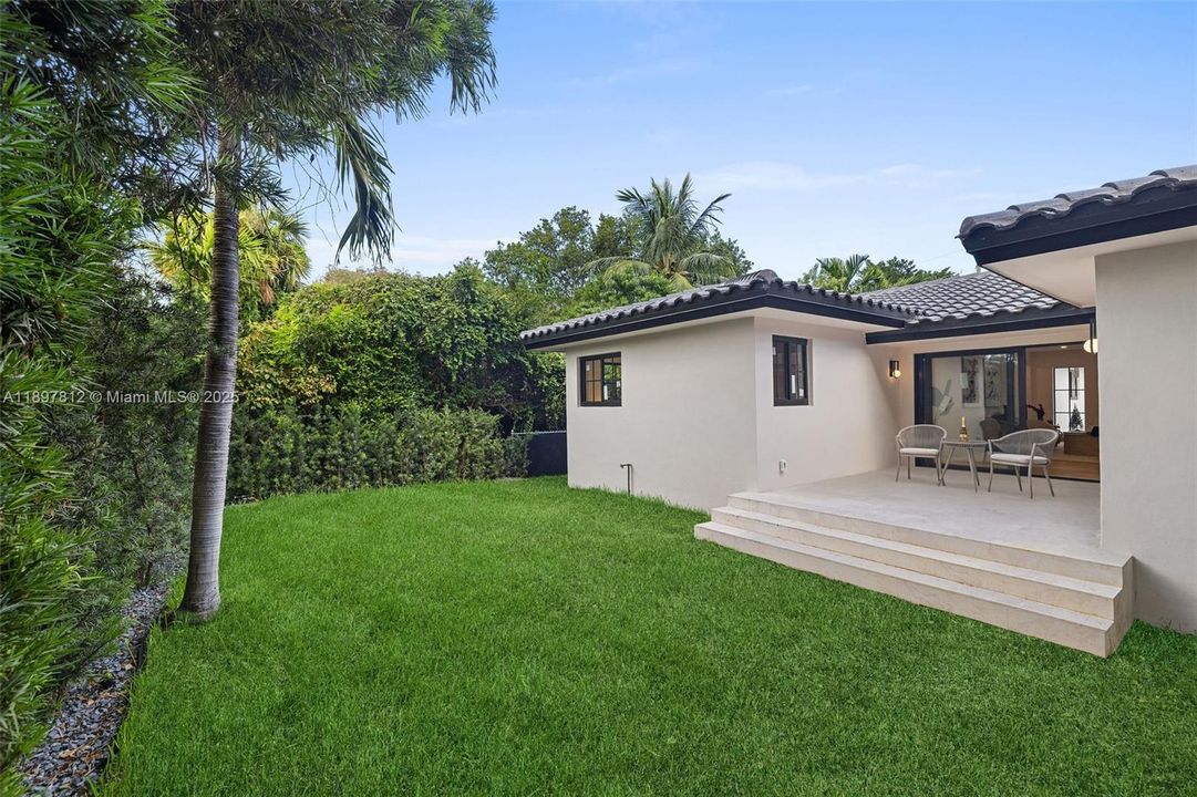 En Venta: $2,388,500 (4 camas, 3 baños, 2201 Pies cuadrados)