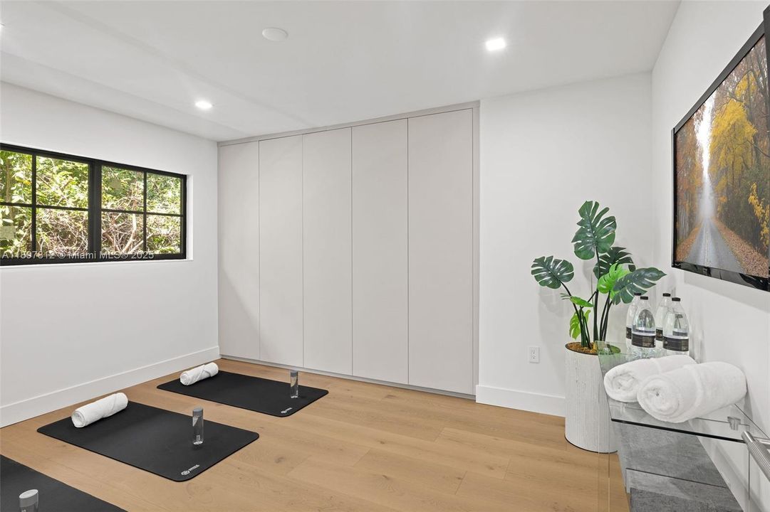 En Venta: $2,388,500 (4 camas, 3 baños, 2201 Pies cuadrados)