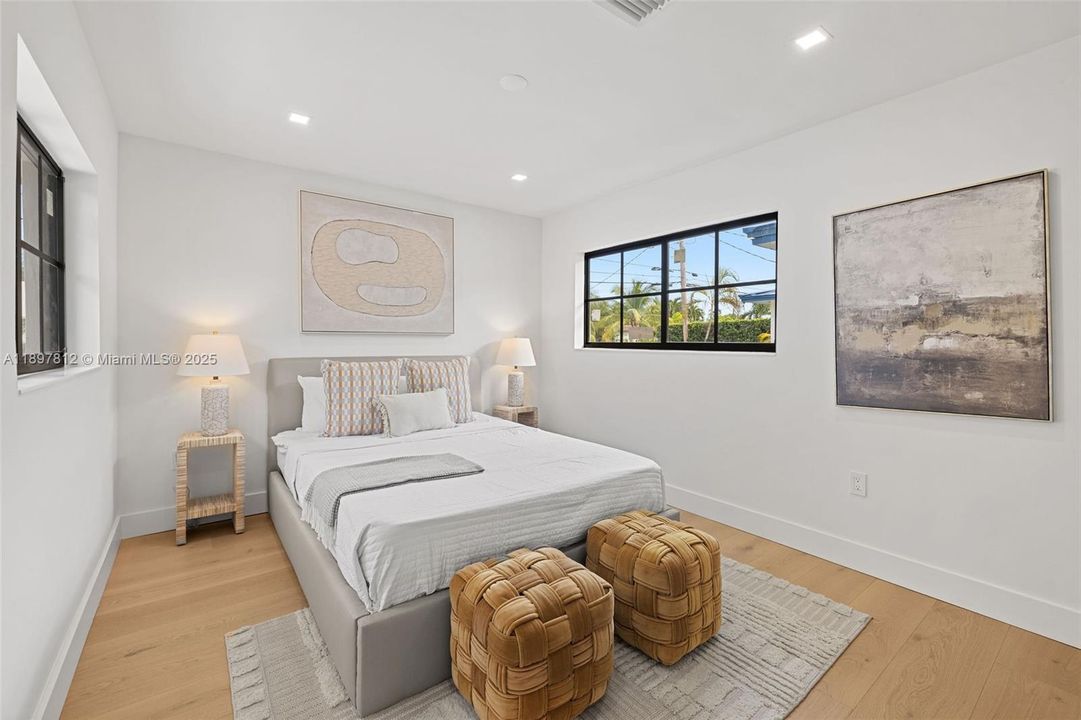 En Venta: $2,388,500 (4 camas, 3 baños, 2201 Pies cuadrados)