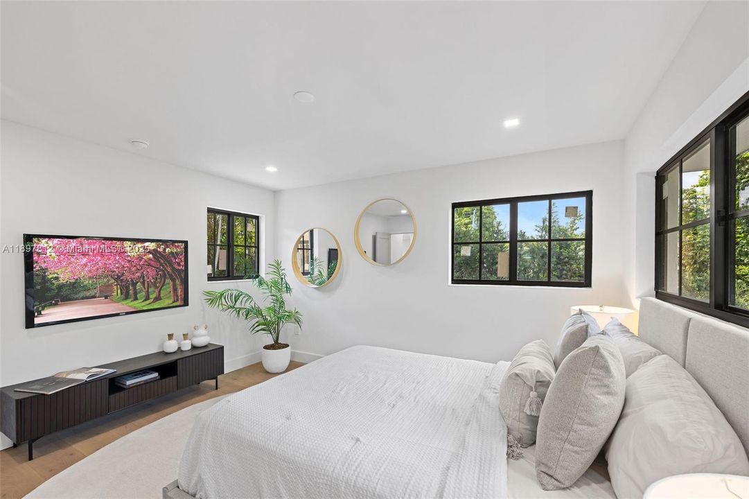 En Venta: $2,388,500 (4 camas, 3 baños, 2201 Pies cuadrados)