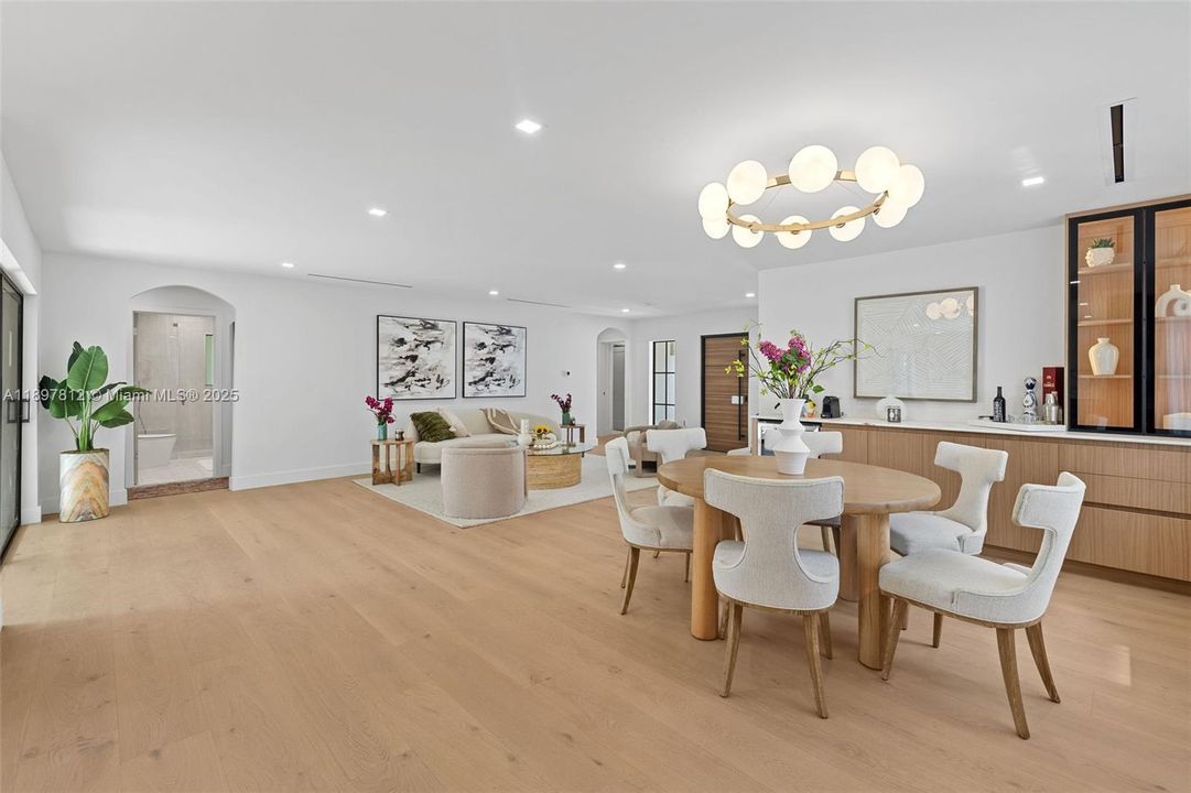 En Venta: $2,388,500 (4 camas, 3 baños, 2201 Pies cuadrados)