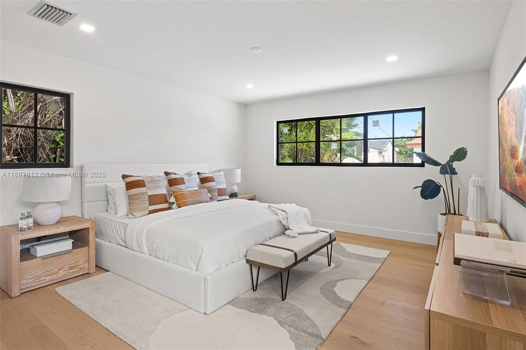 En Venta: $2,388,500 (4 camas, 3 baños, 2201 Pies cuadrados)