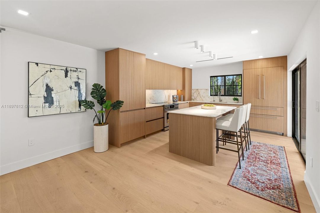 En Venta: $2,388,500 (4 camas, 3 baños, 2201 Pies cuadrados)