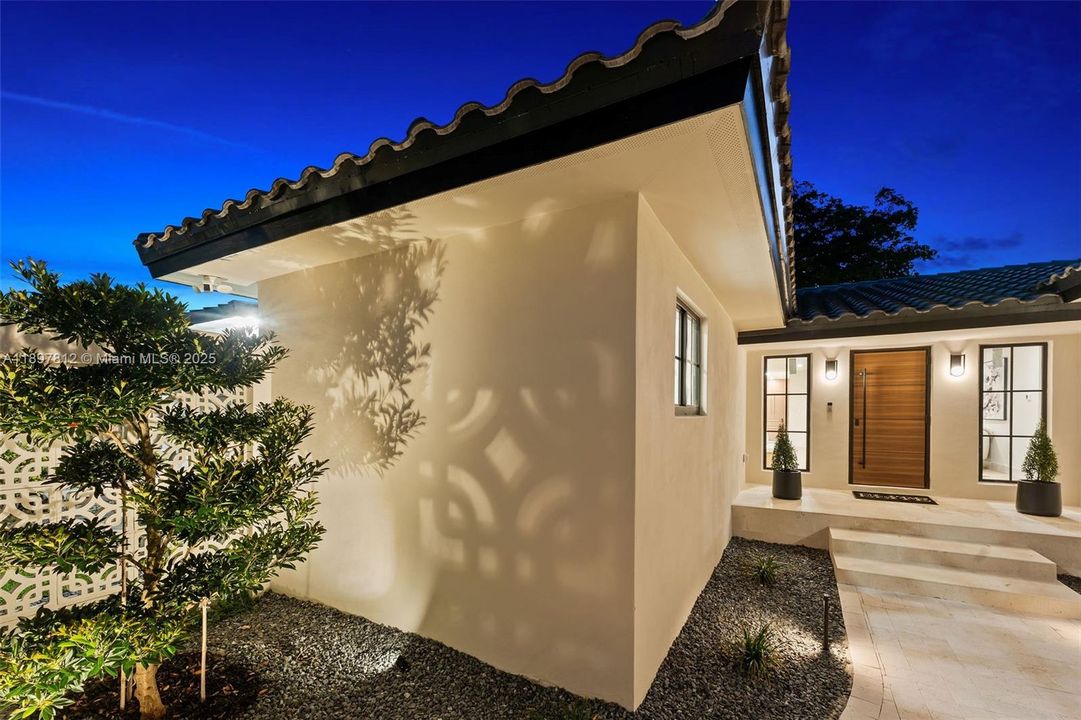 En Venta: $2,388,500 (4 camas, 3 baños, 2201 Pies cuadrados)