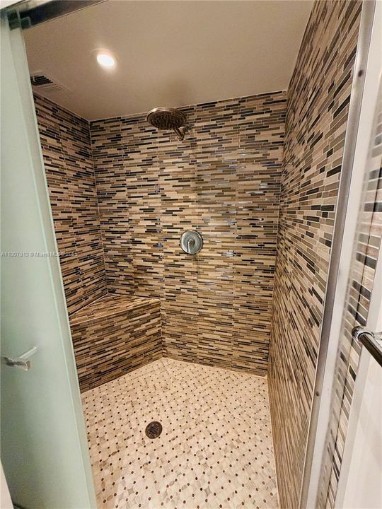 待售: $749,000 (2 贝兹, 2 浴室, 1955 平方英尺)