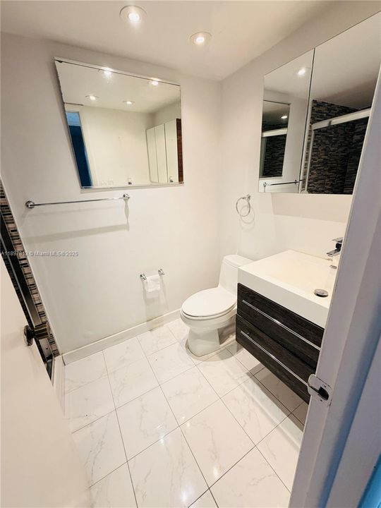 待售: $749,000 (2 贝兹, 2 浴室, 1955 平方英尺)