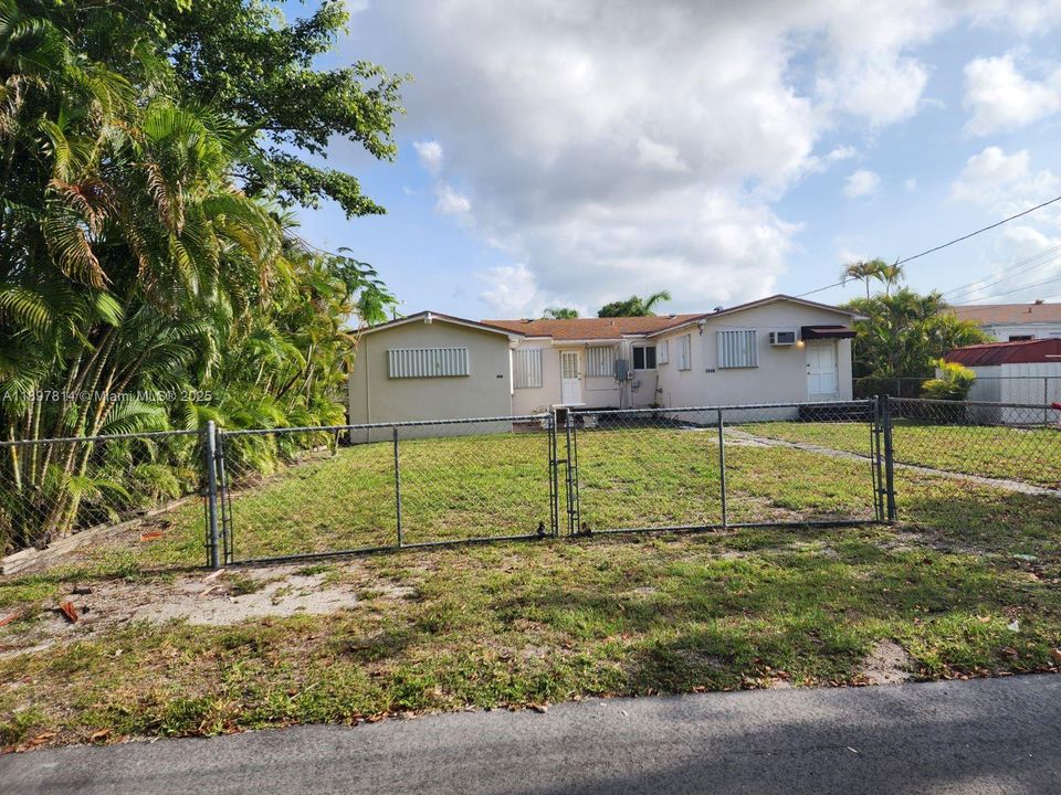 For Sale: $669,000 (4 beds, 3 baths, 1613 Square Feet)