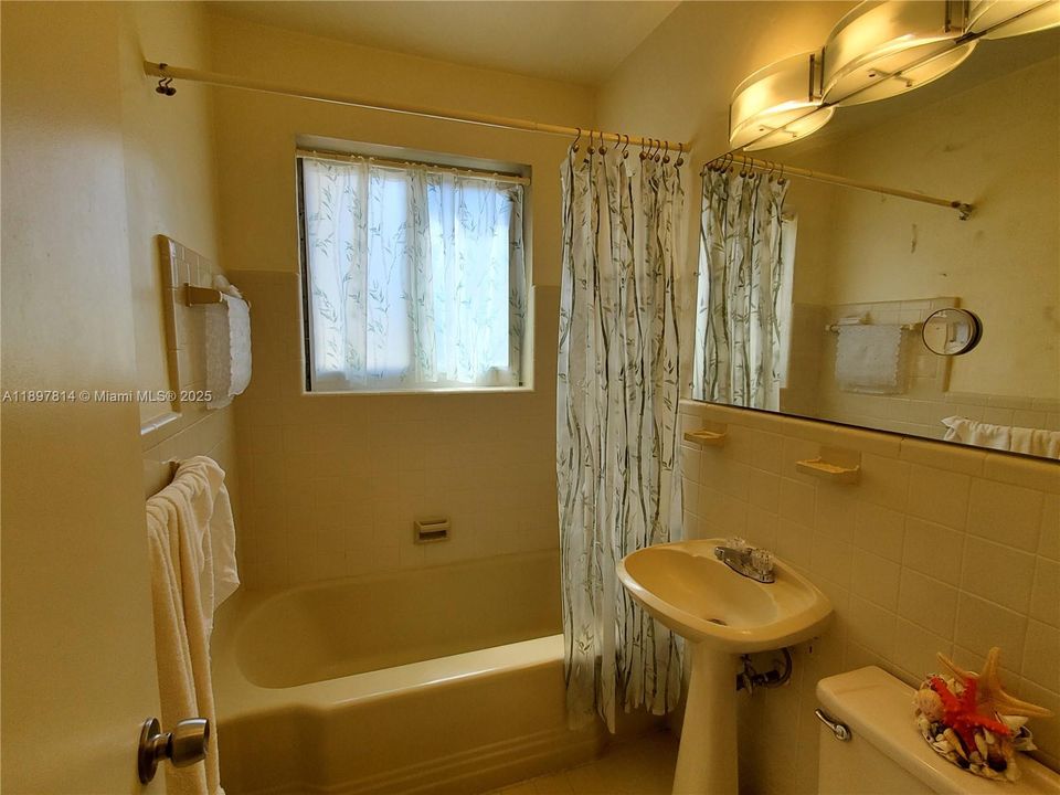 For Sale: $669,000 (4 beds, 3 baths, 1613 Square Feet)