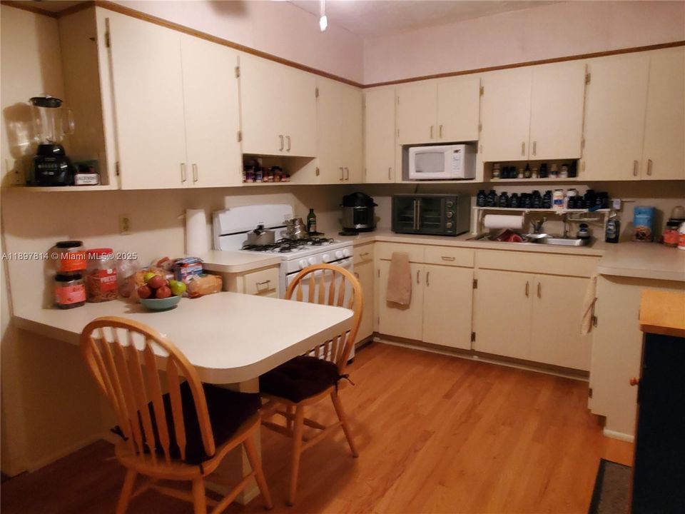 For Sale: $669,000 (4 beds, 3 baths, 1613 Square Feet)