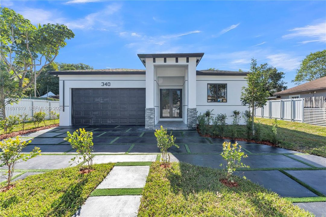 Activo con contrato: $699,999 (4 camas, 3 baños, 1602 Pies cuadrados)