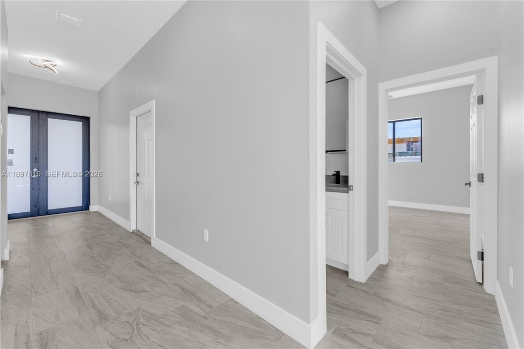 Activo con contrato: $699,999 (4 camas, 3 baños, 1602 Pies cuadrados)