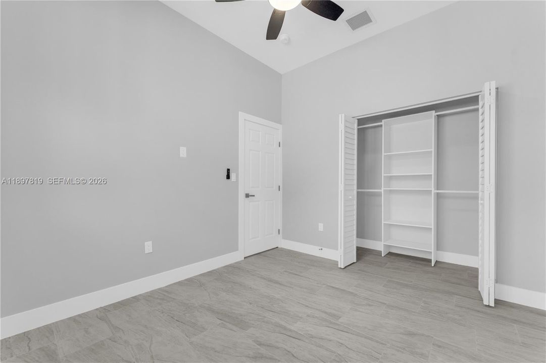 Activo con contrato: $699,999 (4 camas, 3 baños, 1602 Pies cuadrados)