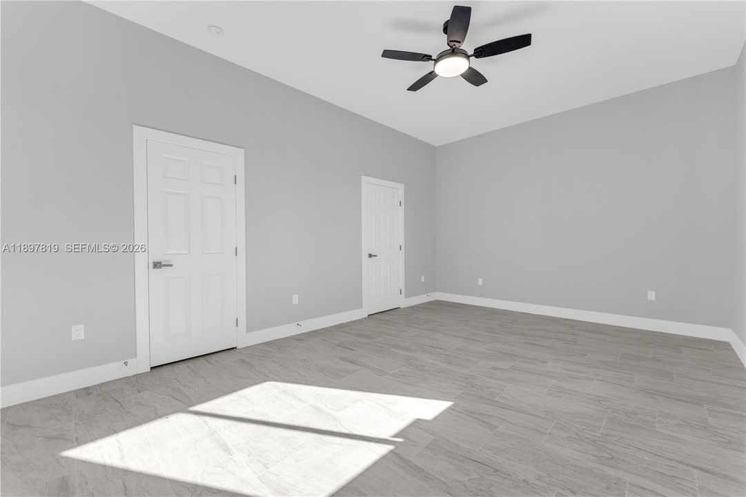 Activo con contrato: $699,999 (4 camas, 3 baños, 1602 Pies cuadrados)