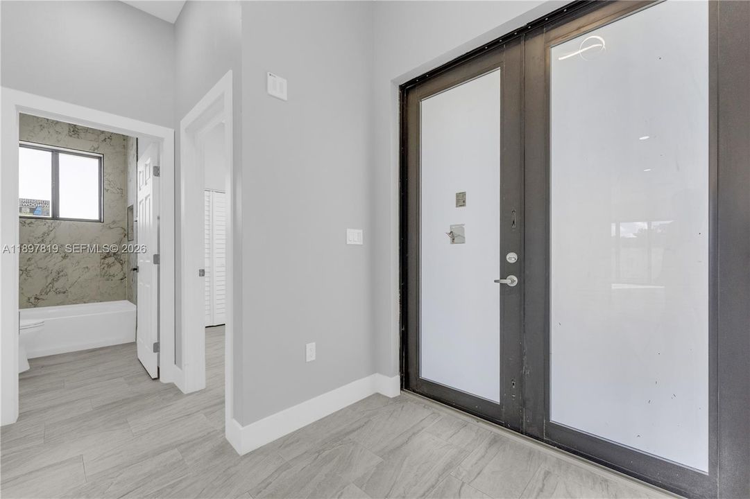 Activo con contrato: $699,999 (4 camas, 3 baños, 1602 Pies cuadrados)