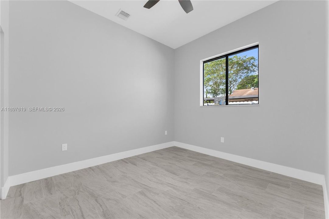 Activo con contrato: $699,999 (4 camas, 3 baños, 1602 Pies cuadrados)