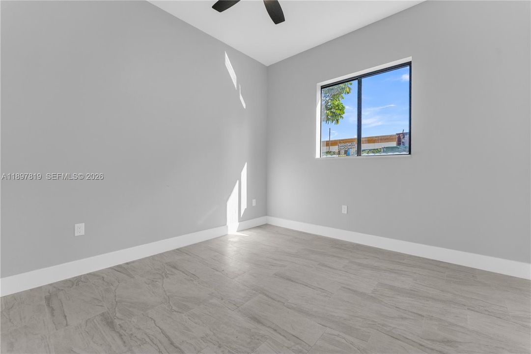 Activo con contrato: $699,999 (4 camas, 3 baños, 1602 Pies cuadrados)