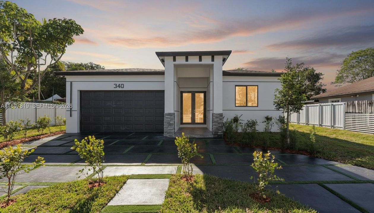 Activo con contrato: $699,999 (4 camas, 3 baños, 1602 Pies cuadrados)