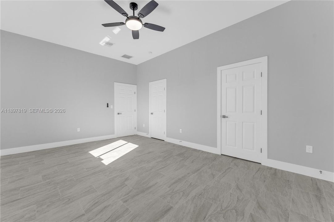 Activo con contrato: $699,999 (4 camas, 3 baños, 1602 Pies cuadrados)