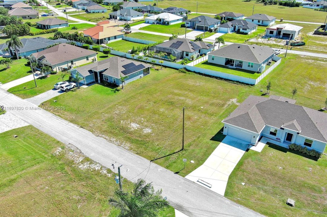 待售: $52,000 (0.24 acres)