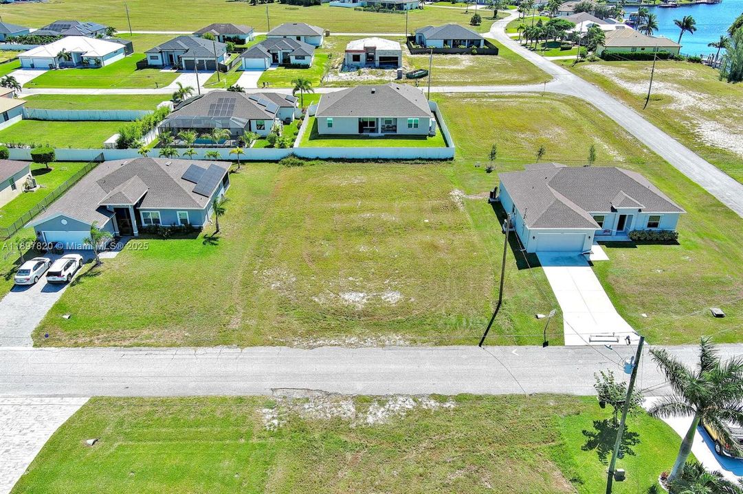 待售: $52,000 (0.24 acres)