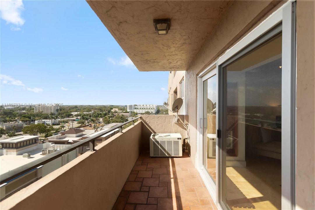 待售: $241,000 (1 贝兹, 1 浴室, 870 平方英尺)