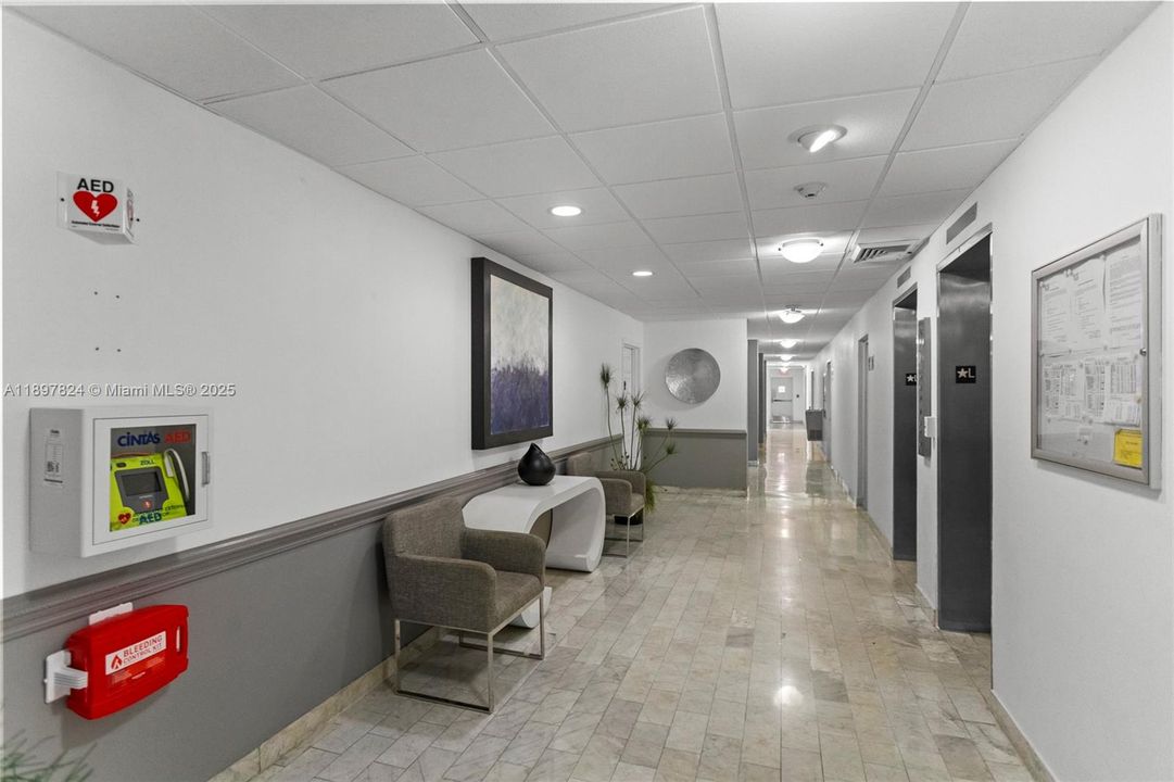 待售: $241,000 (1 贝兹, 1 浴室, 870 平方英尺)